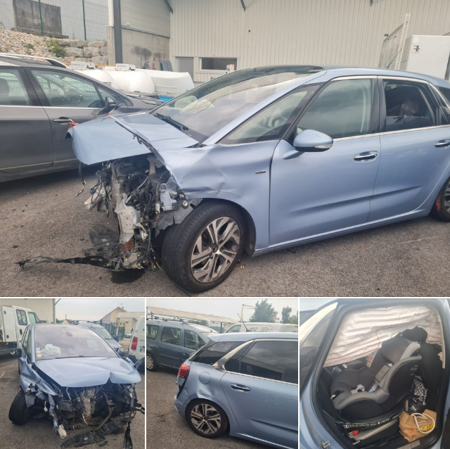 Voiture accidentée avec siège auto cosy intact